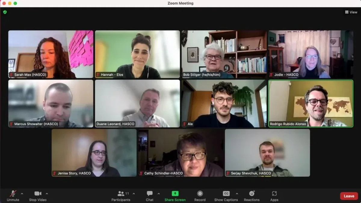 Parte das conversas aconteceu online, para alcançar quem não podia estar na sala