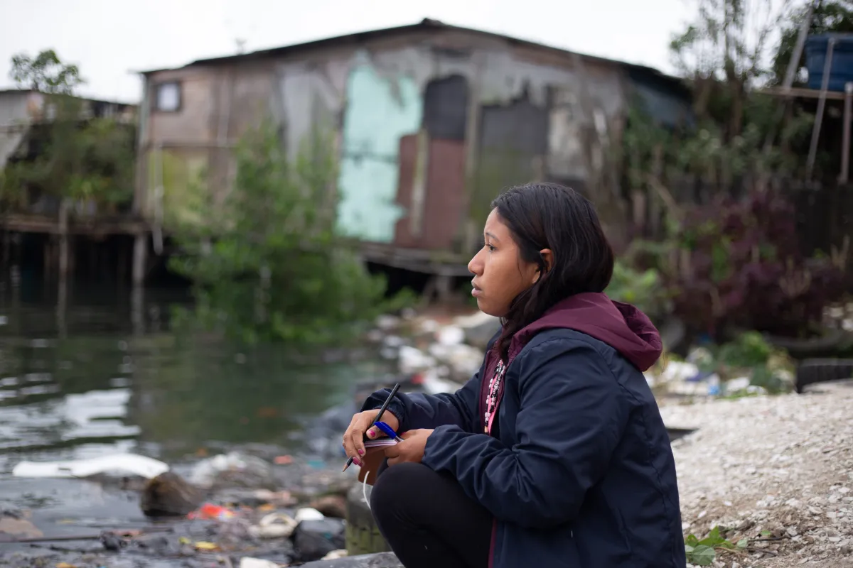 No território, câmera na mão: reconhecer o que já existe.