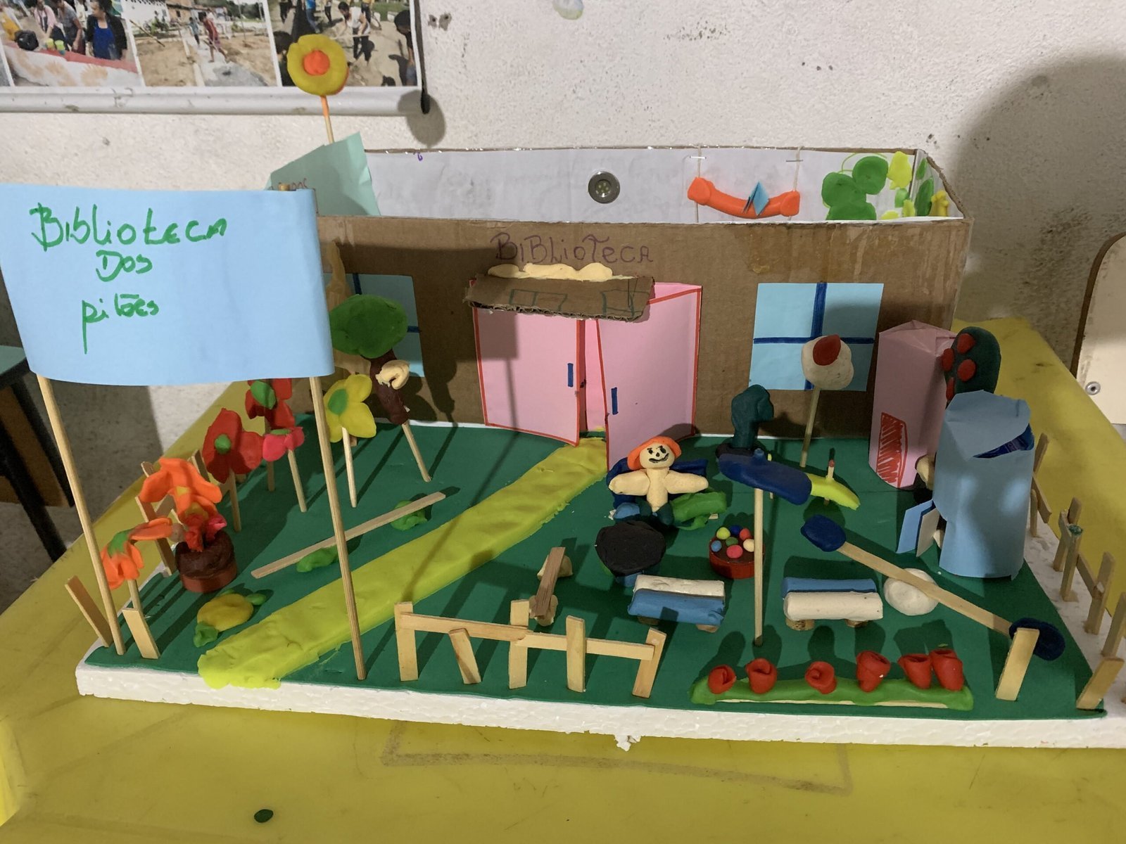 Maquete da Biblioteca dos Pilões feita pela comunidade