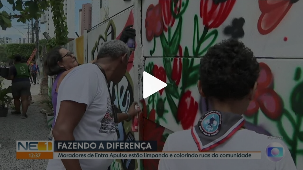 Imagem de um grupo de pessoas pintando um muro em mutirão